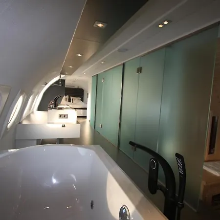 Vliegtuigsuite Hotel *