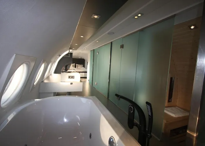 Vliegtuigsuite Hotel *