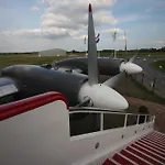 Отель Vliegtuigsuite